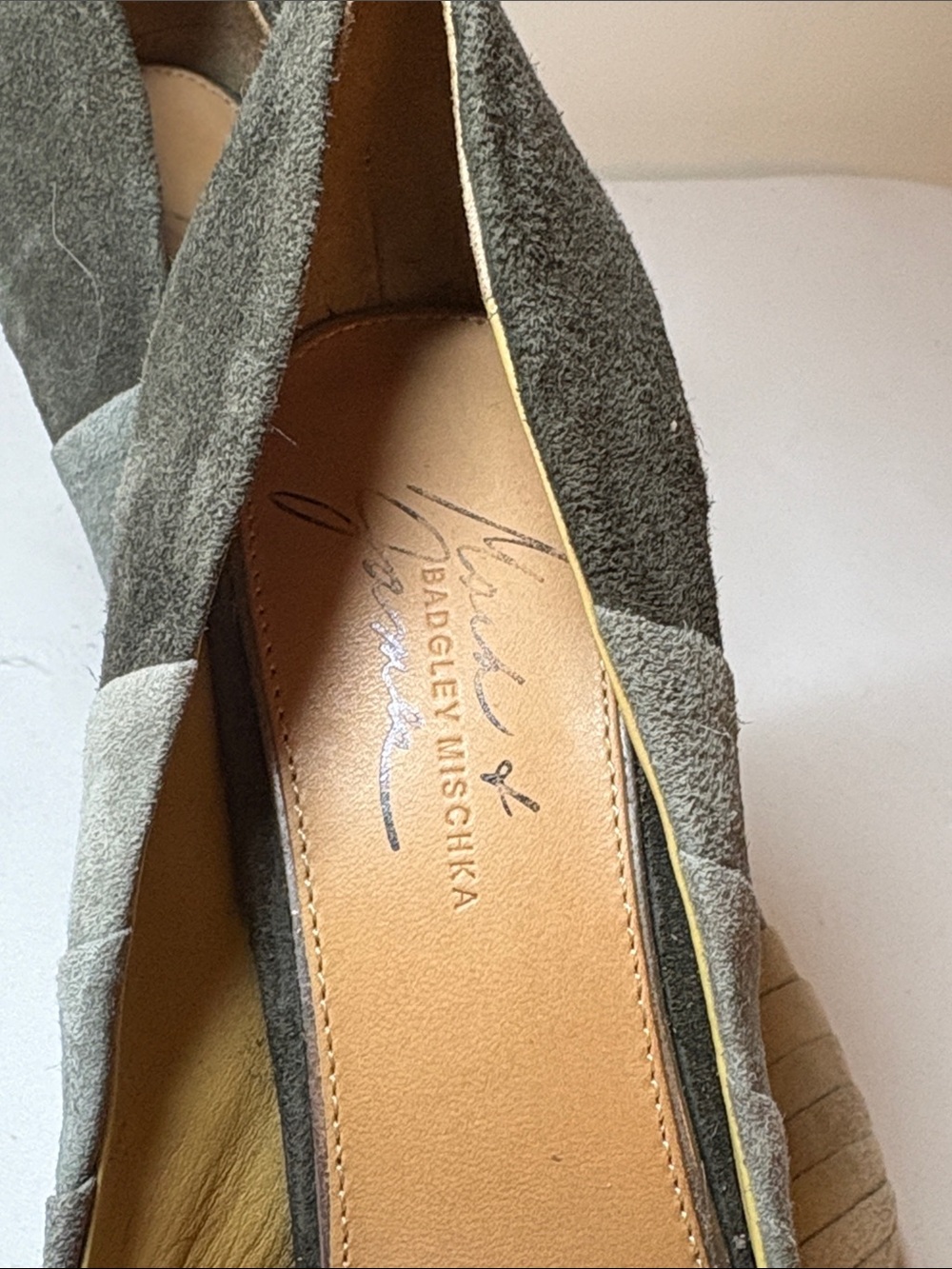 Badgley Mischka Gray Gradation Suede Heeled Pumps Size 8 - Picture 2 of 13
